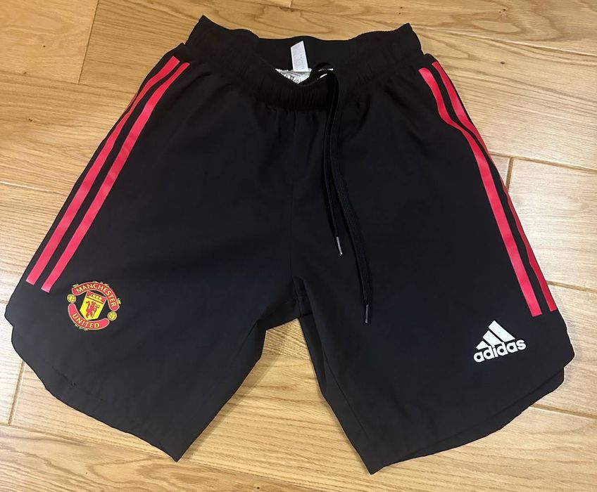 Підліткові шорти Adidas Manchester United DNA Shorts на 14-17 років