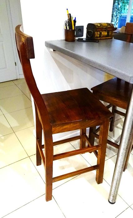 Komplet ekskluzywnych krzeseł / hokerów INDIGO