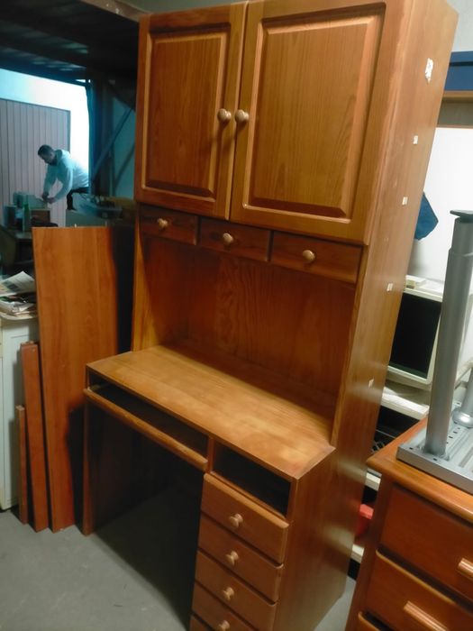 Solid-pine writing desk64751668814338122