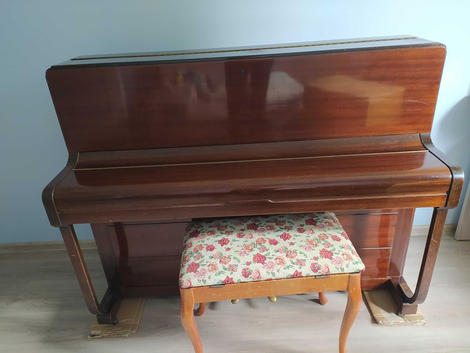 Pianino typu Legnica analogowe do nauki gry na fortepianie