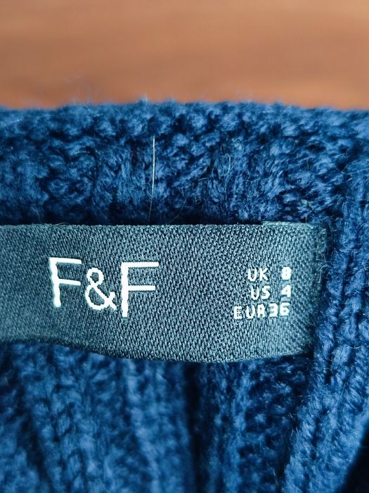 Жіночий светр темно синій