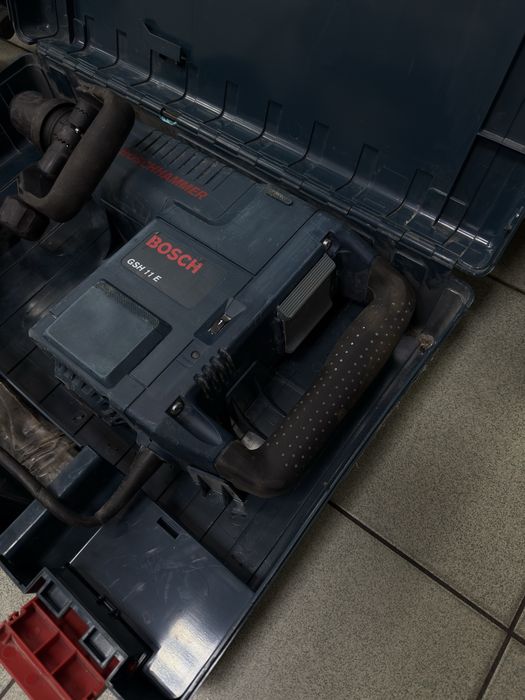 Продам отбойный молоток Bosch