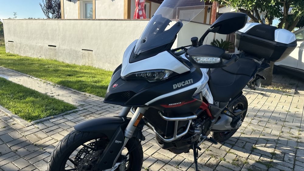 Ducati 950 S estimada com poucos km