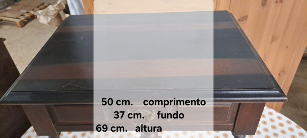 Mesa de Apoio de Madeira