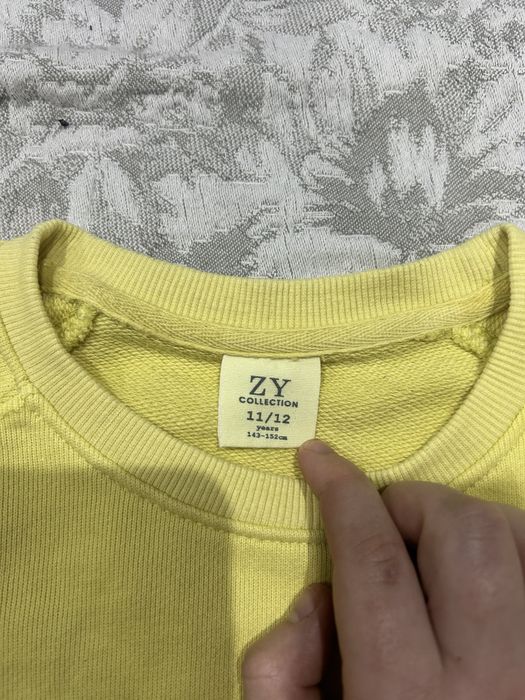 Camisola amarela para rapaz