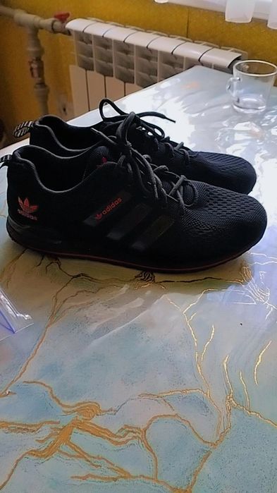 Кросівки Adidas  41 чорні з червоним