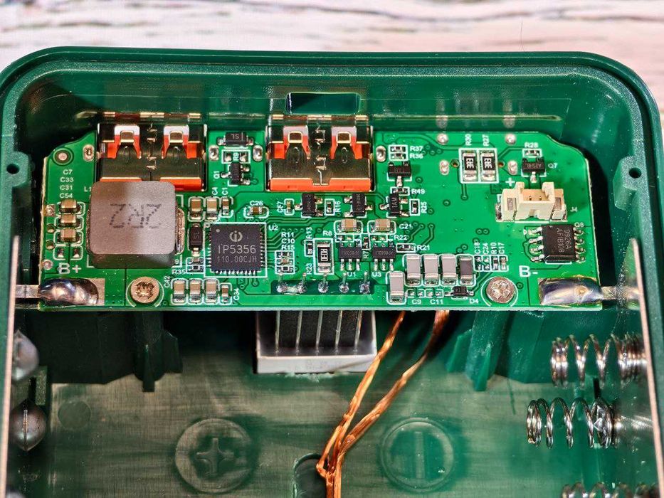 Корпус 12 АКБ 18650 швидка зарядка лед панель PowerBank