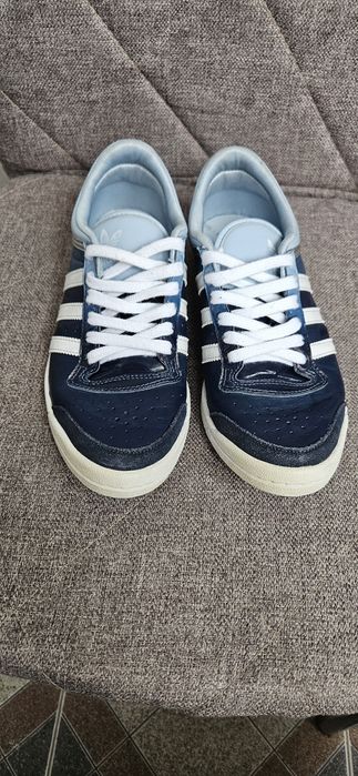 Продам женские кроссовки Adidas  р.37