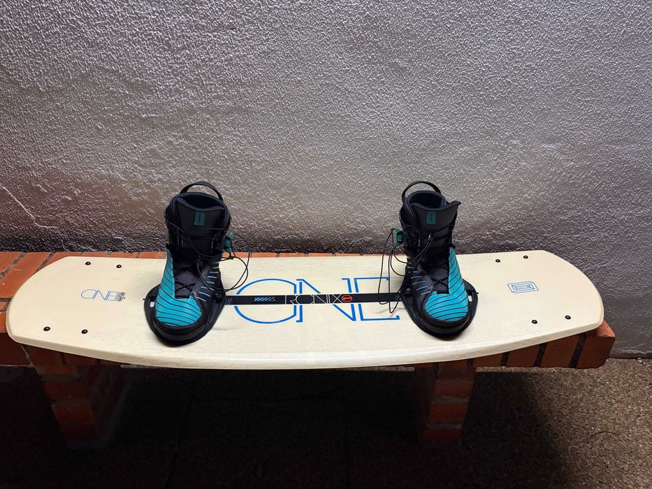 Prancha e botas wakeboard Ronix - One