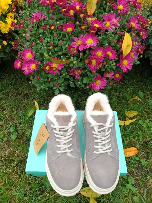 Продам зимові кросівки