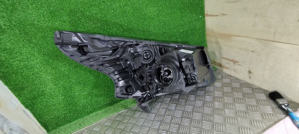 Farol frente direito Opel Vivaro 2018