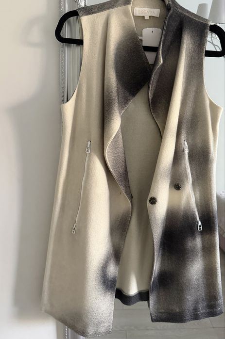 Оригинальный жилет ESCADA 75% virgin wool, размер 34