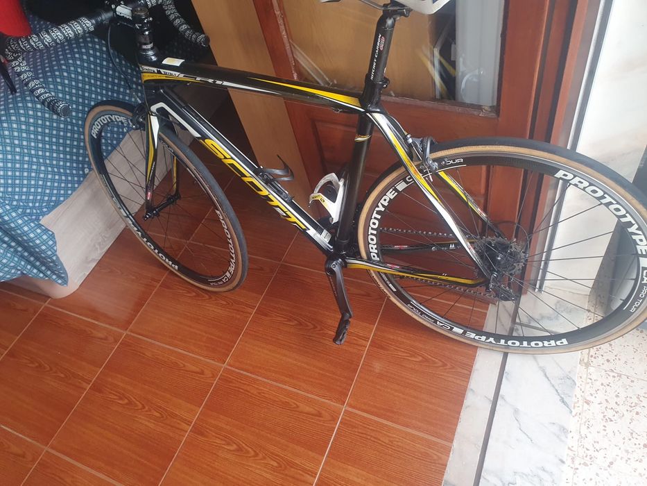 Bicicleta de estrada em carbono