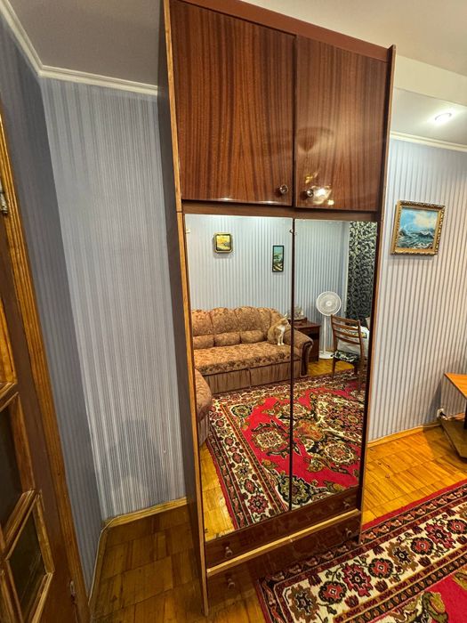 Шкаф з дзеркалом+ антресолі  Терміново Оболонь