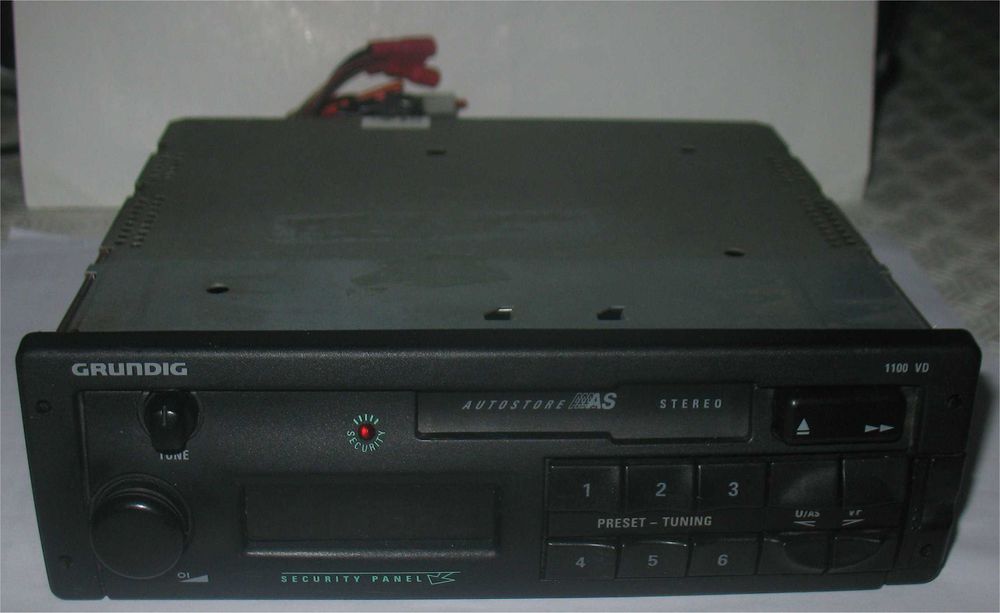 Auto-Rádio Grundig Autostore 1100 VD