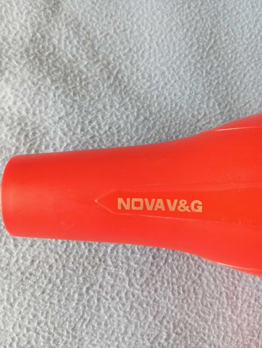 Легкий та зручний фен Nova V&G