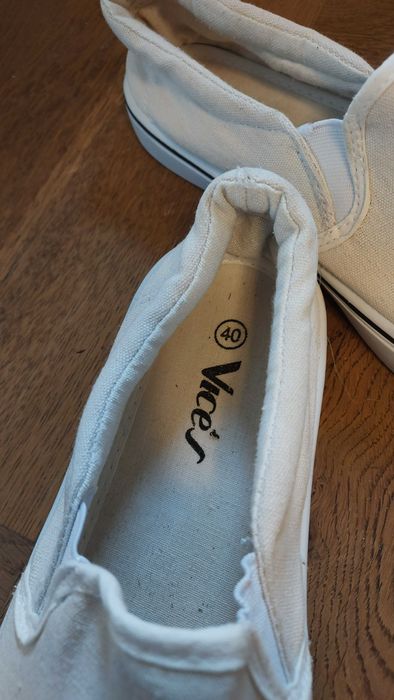 Nowe białe wsuwane trampki - rozmiar 39