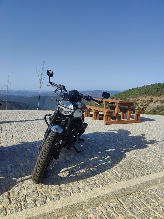 Moto Guzzi V7 Stone 850