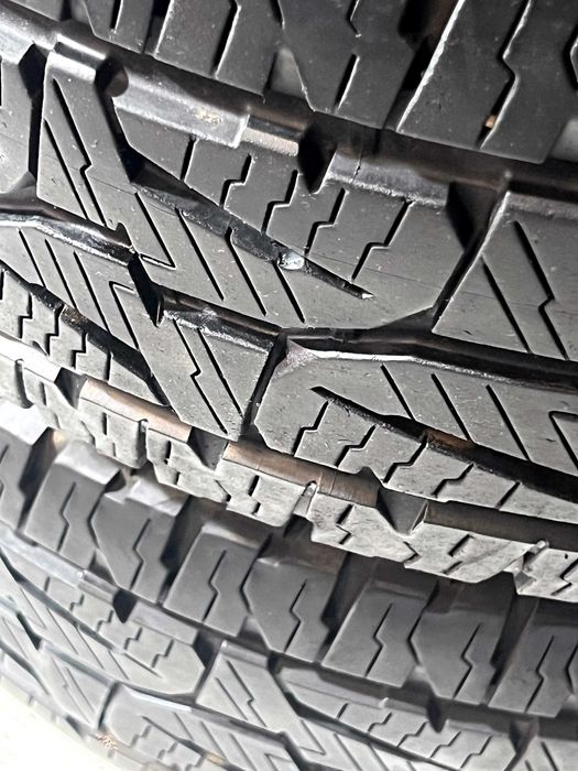 Pneus Bridgestone Dueller A/T - 265/70/16 - Excelentes