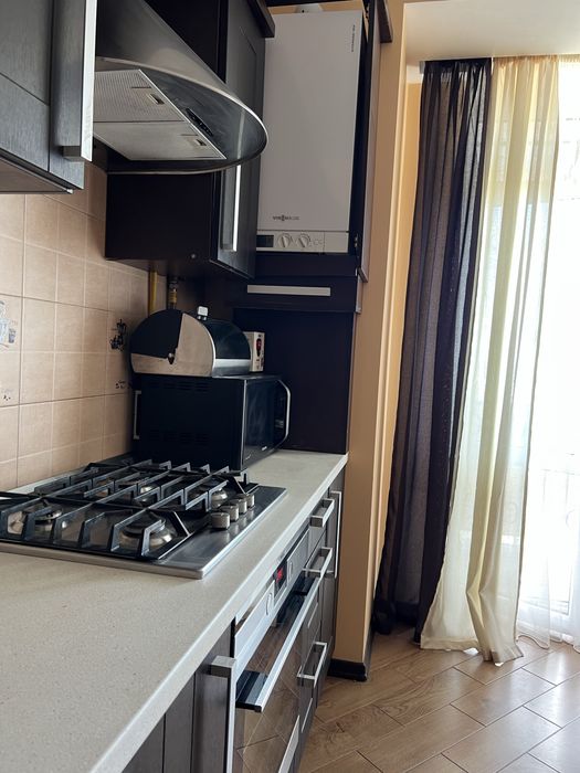 Трьохкімнатна  дворівнева квартира + кухня студіо все залишається