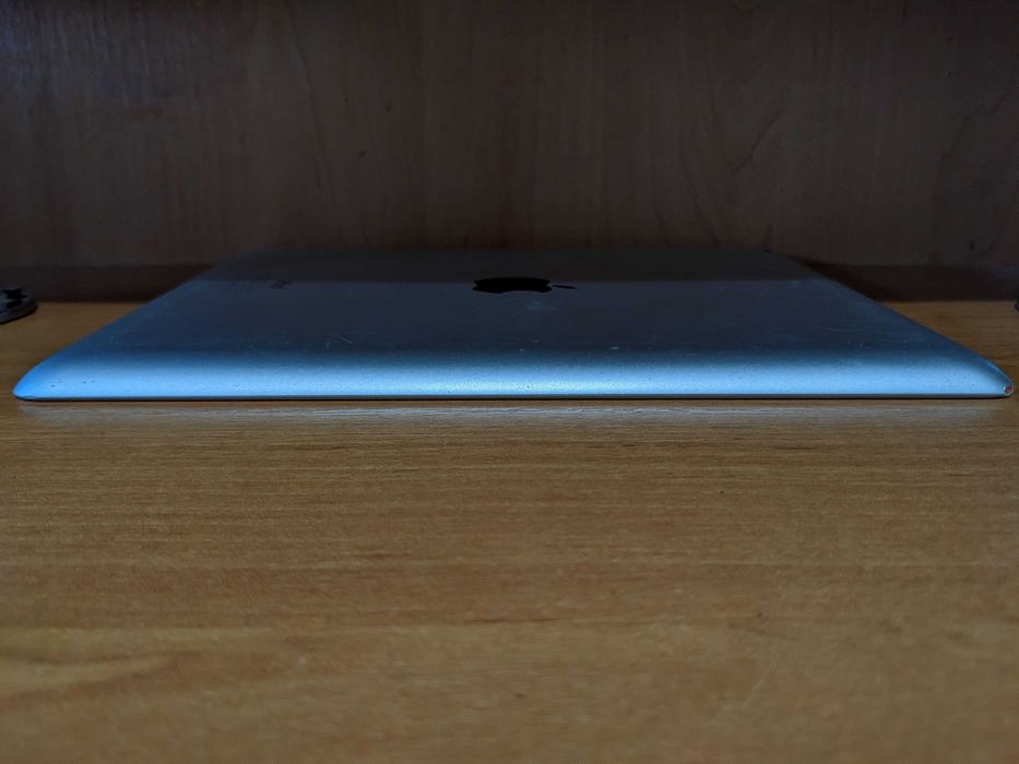 Планшет Apple iPad 4 A1458 16GB with Retina display with Wi-Fi+кабель