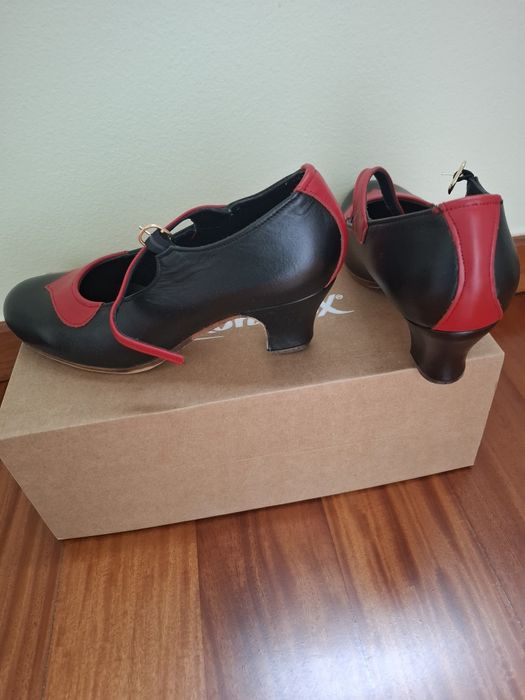 Saia e sapatos Dança Flamenco