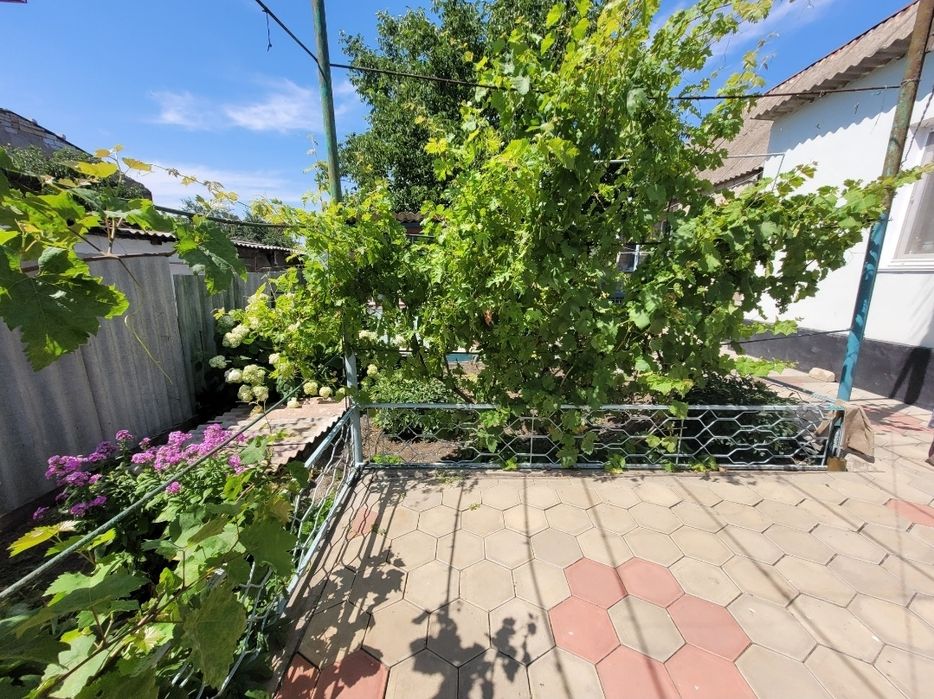 Хозяйский дом в центре села в 7 мин.ходьбы к пляжу