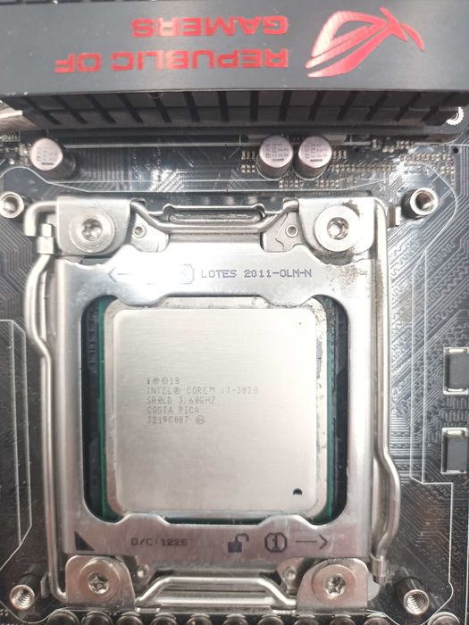 Płyta główna ASUS ROG Rampage Extreme IV + procesor Intel i7-3820