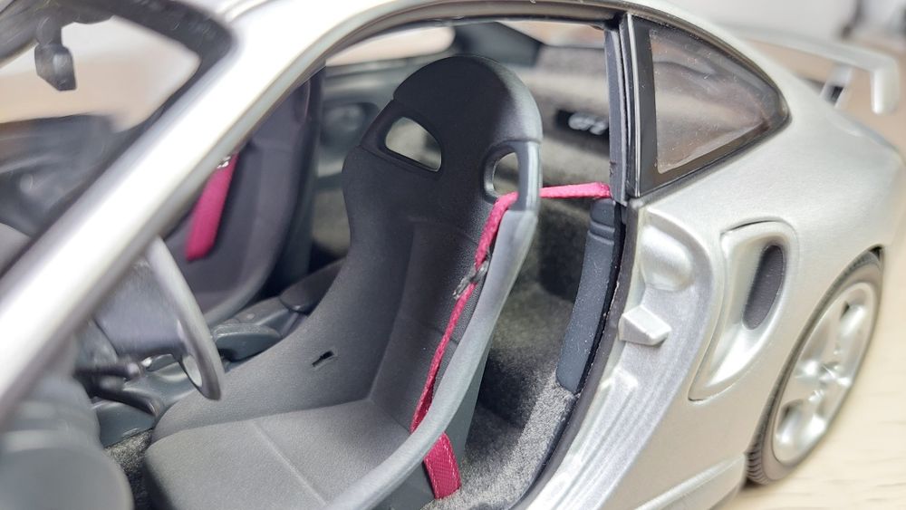 Модель Autoart Porsche 911 GT2 1:18