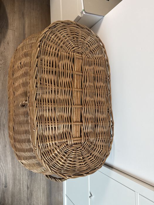 Duży kufer wiklinowy z pokrywą vintage – pleciony