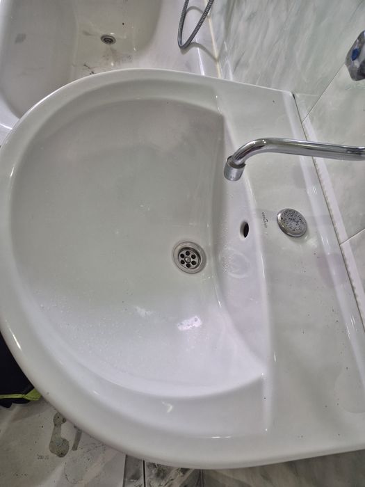 Umywalka z nogą Cersanit