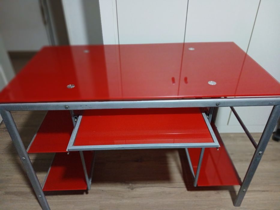 Secretária de vidro com oferta de cadeira