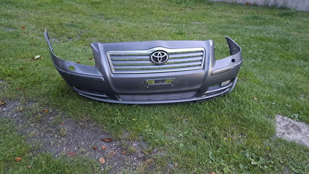 Avensis t25 zderzak przedni
