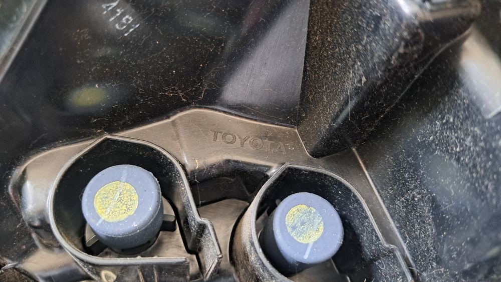 Toyota Yaris IV lampa lewa tylnia tył ładna