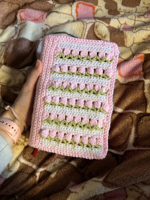 Вʼязаний чохол на книгу