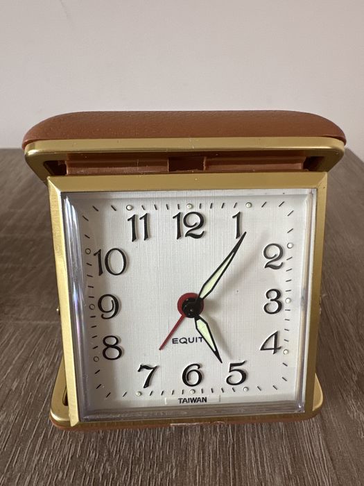 Часы дорожные с будильником