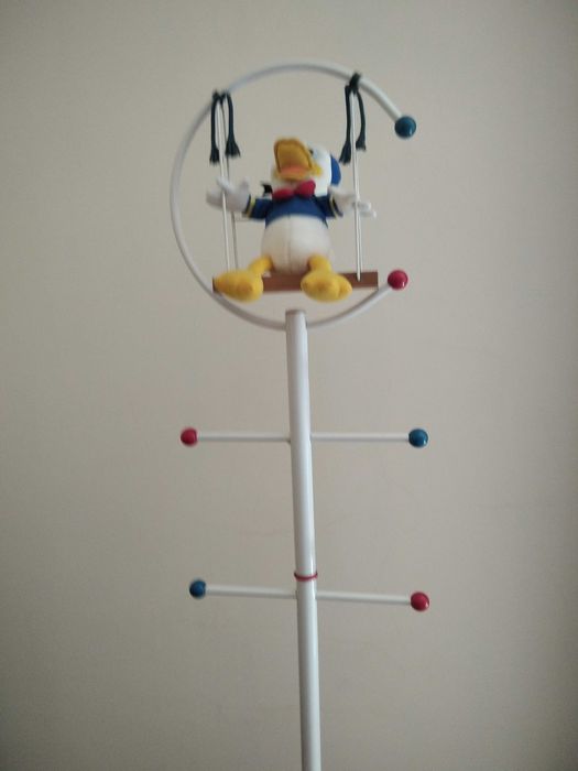 Suporte de roupa infantil