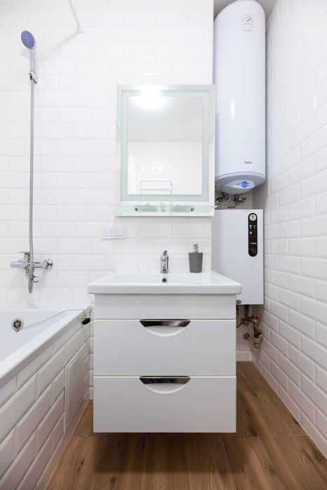 Подобова оренда студії, біля метро, Бажана 17Б. Є укриття.