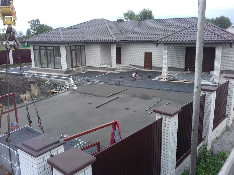 Укладка,тротуарної плитки бруківки.