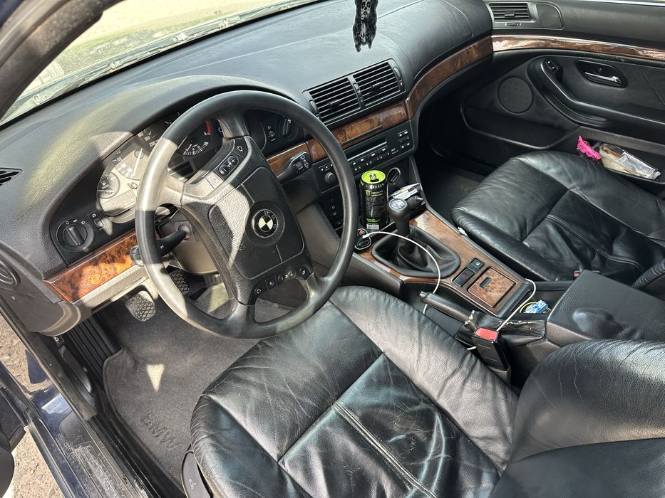 Продам терміново BMW E39 520d 2001