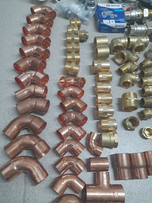 Kolanka kształtki zawory co