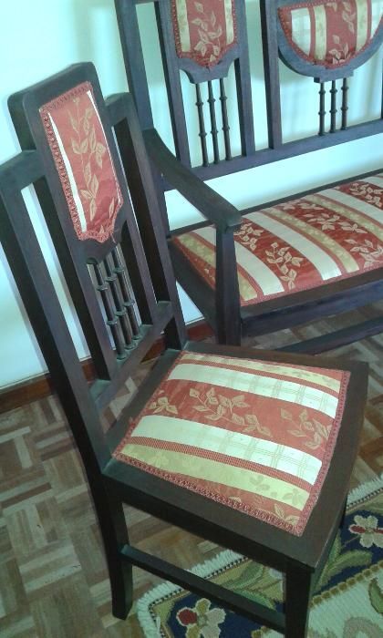 Canapé / cadeirão e duas cadeiras do Séc XIX, em madeira exótica