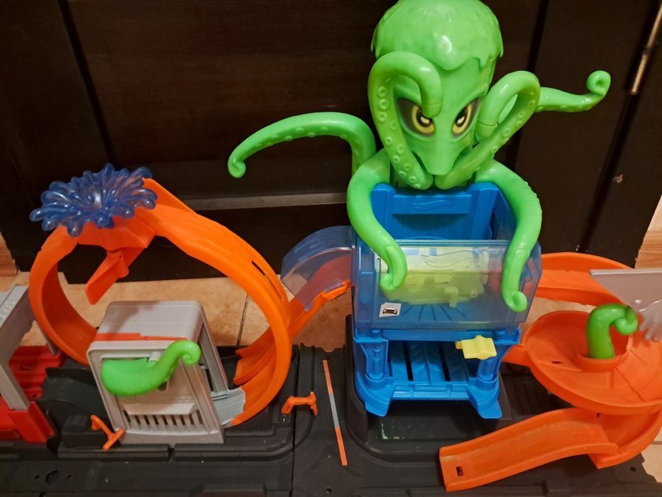 Hot Wheels автотрек Восьминіг(оригінал)