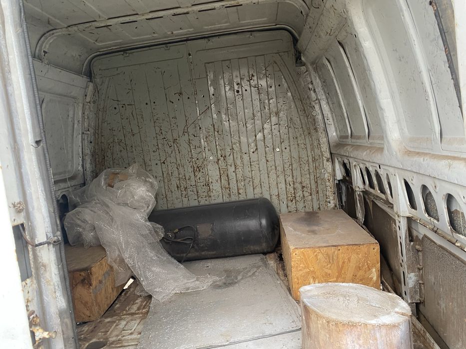 Газель на бойовому ходу . Груз пас