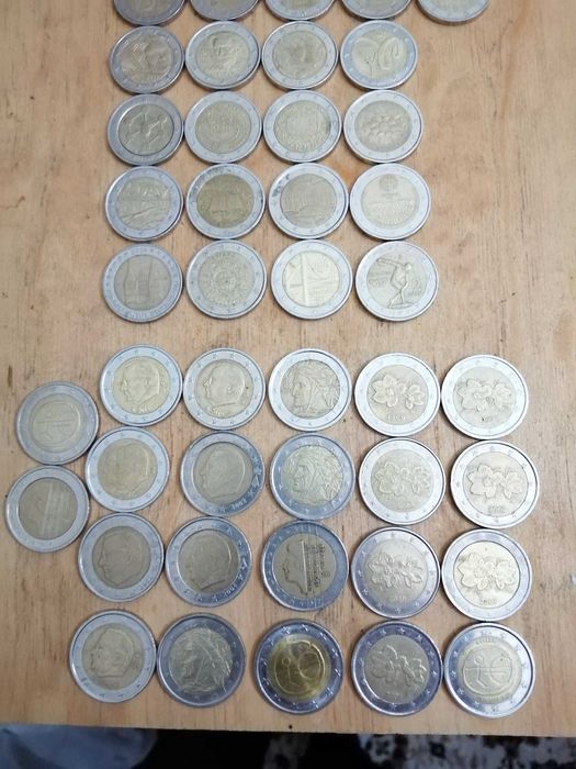 Moedas de colecção, defeitos de cunhagem e algumas com pormenores.