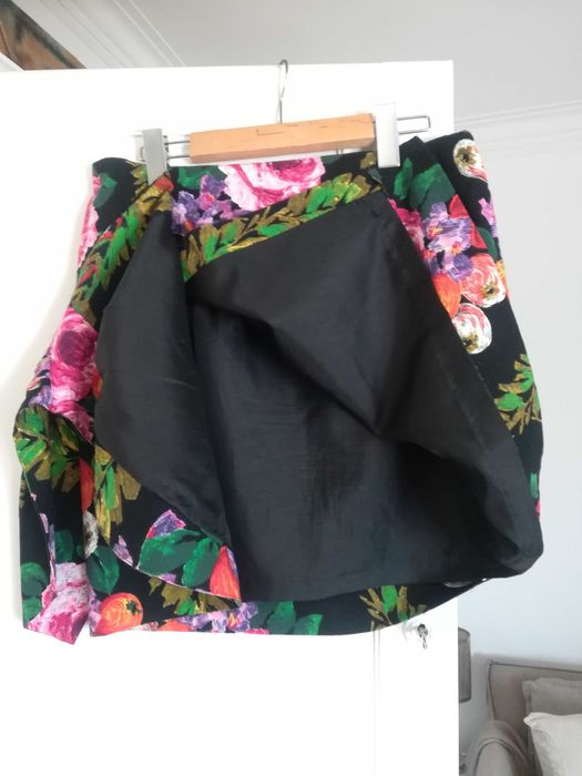 Saia estampada e saia lisa