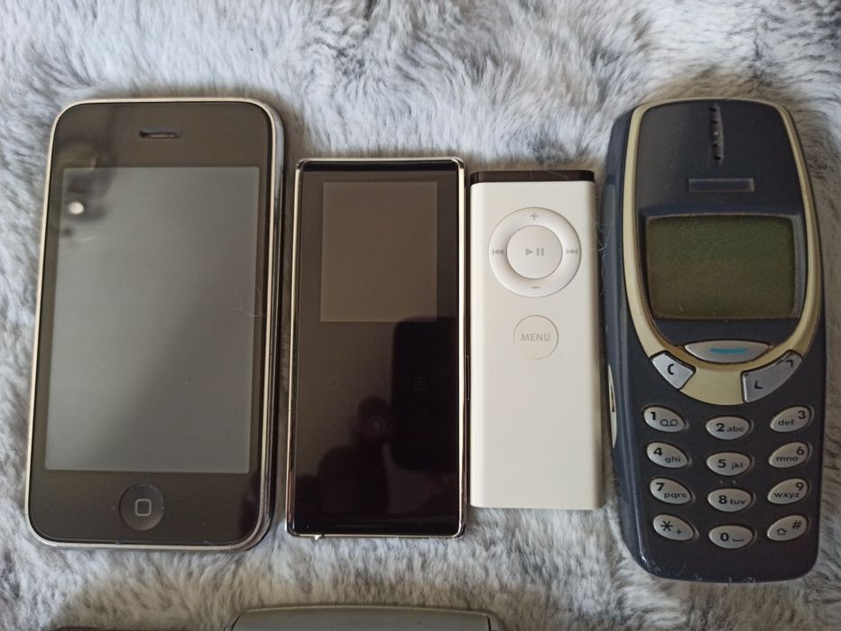 Zestaw telefonów retro Nokia E51, E61, iPhone 3GS kolekcjonerskie
