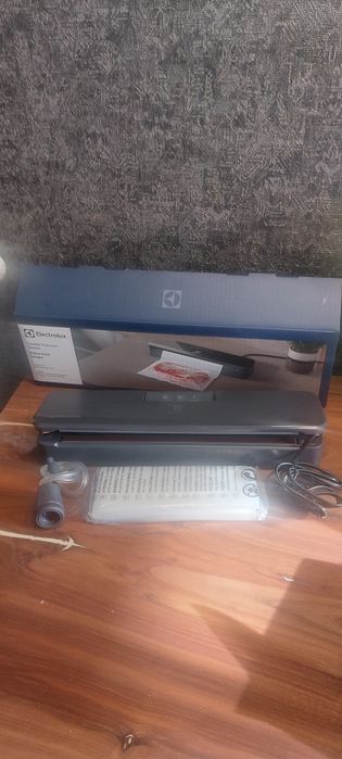 Вакуумный упаковщик Electrolux E4VS1-4AG новый