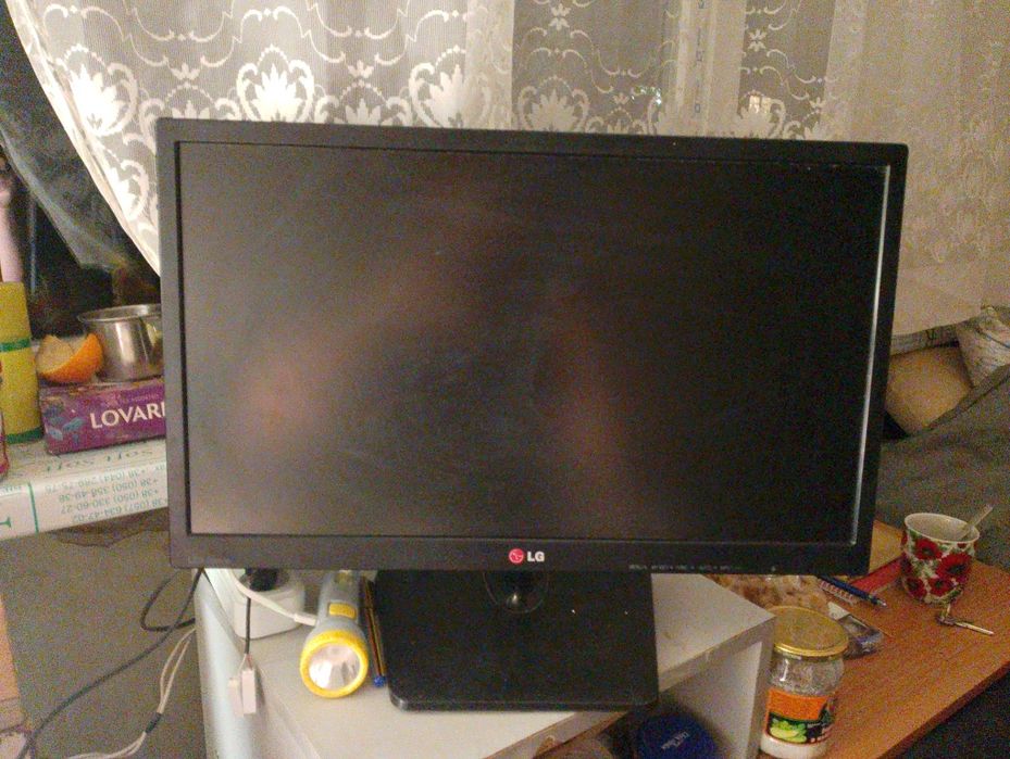 Монитор LG  LED 22 EN 33