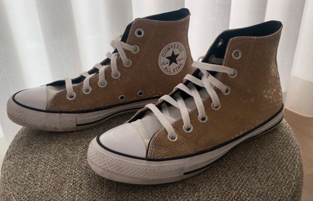 Sapatilhas AllStar Douradas